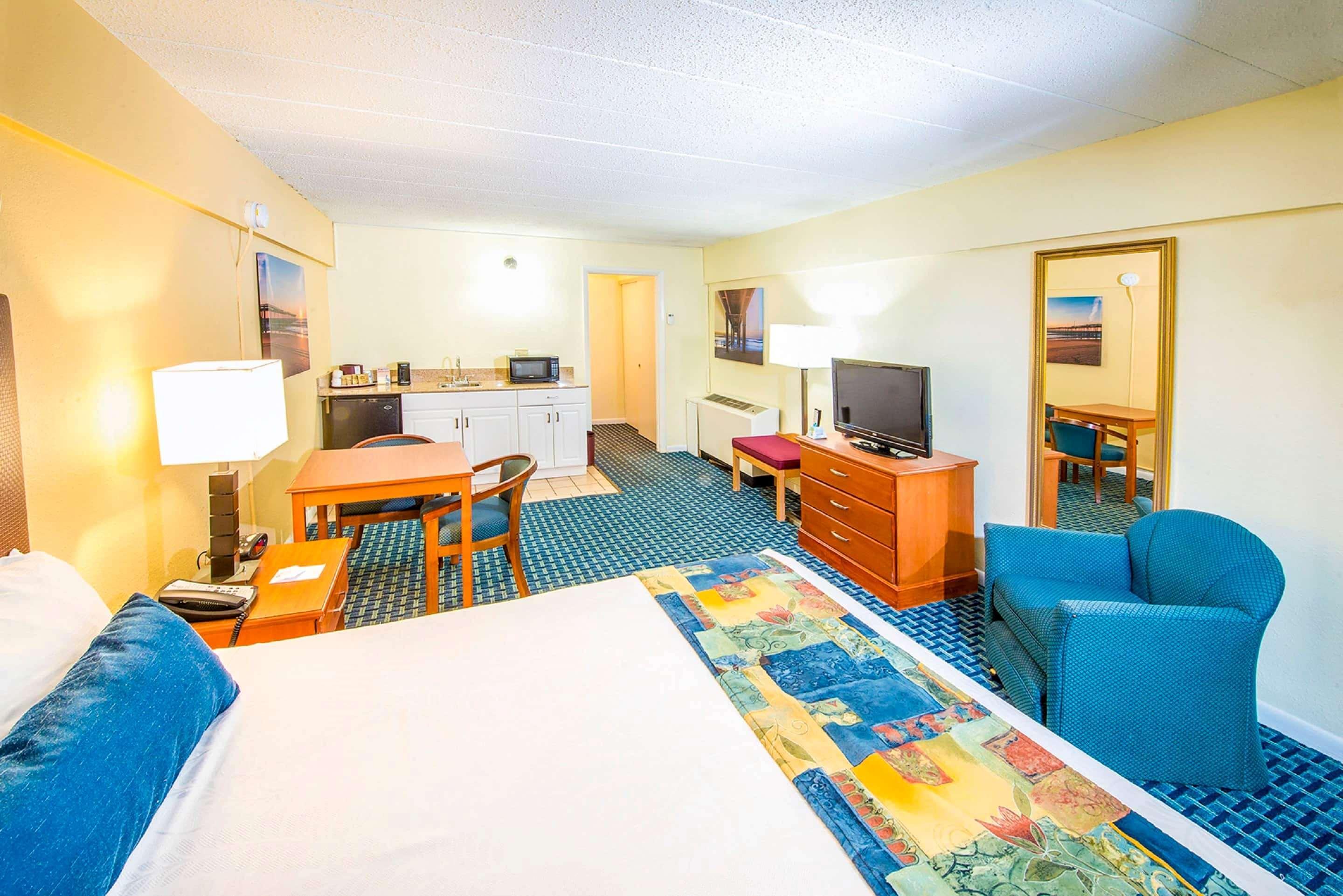 Ramada By Wyndham Virginia Beach Esterno foto