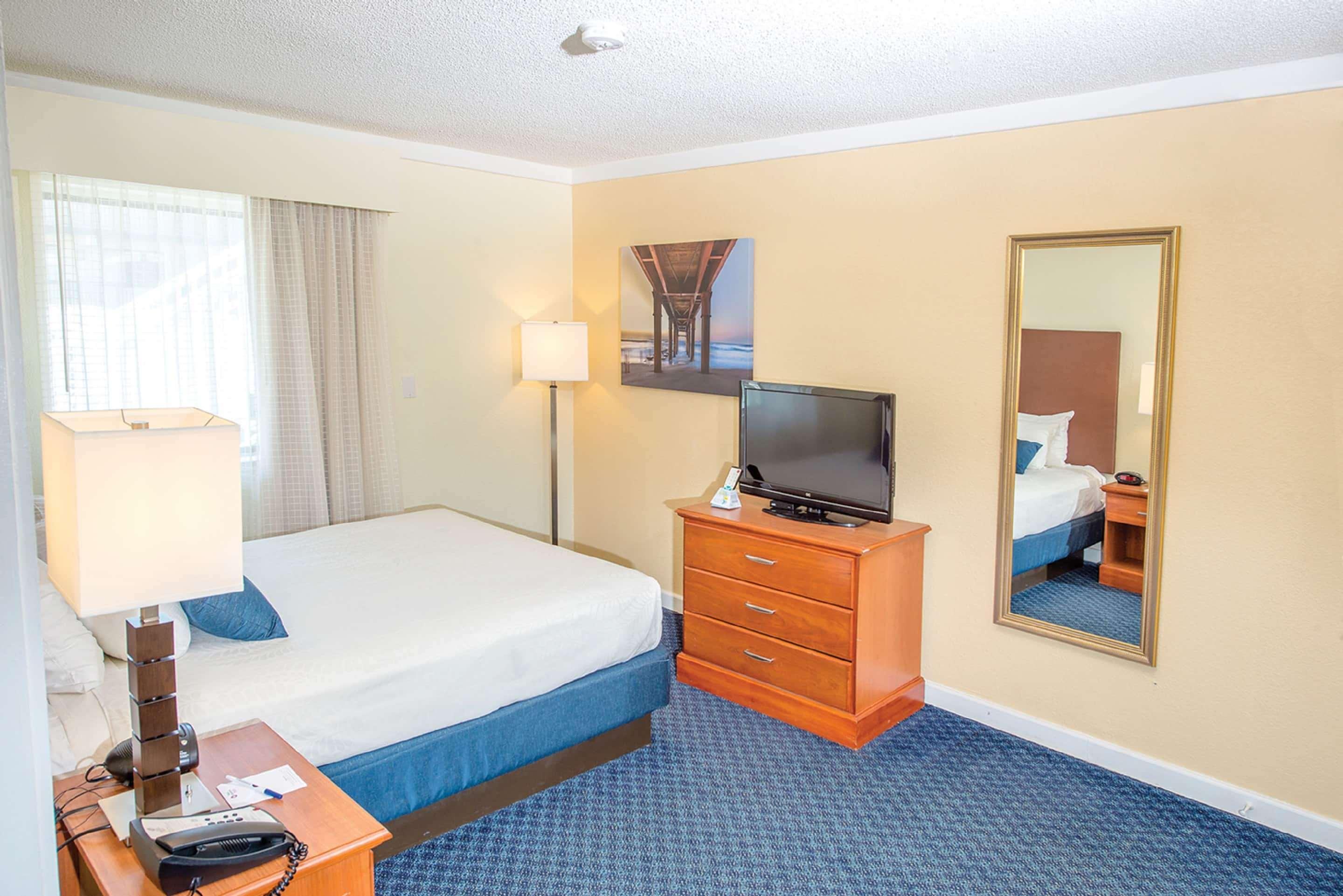 Ramada By Wyndham Virginia Beach Esterno foto