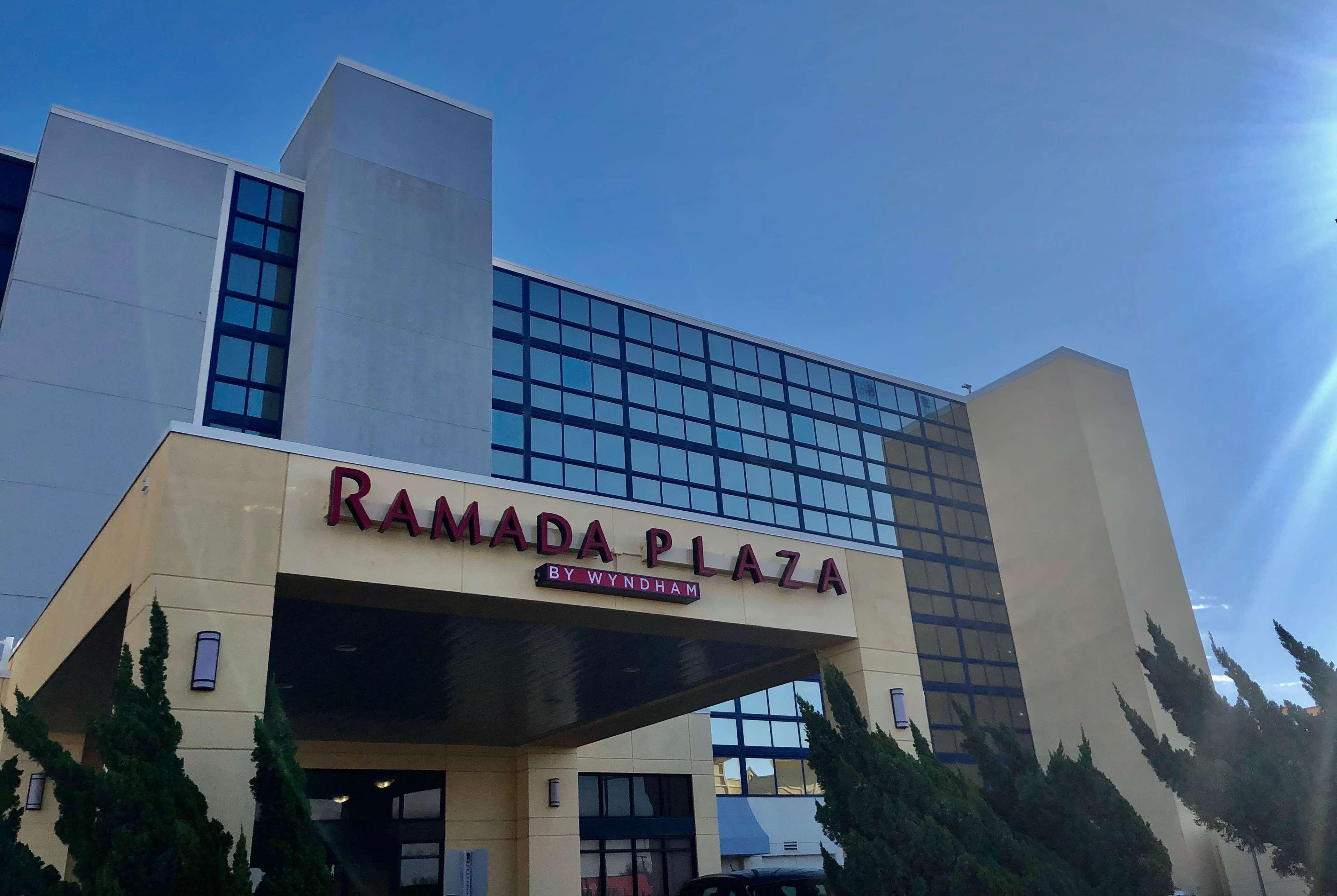 Ramada By Wyndham Virginia Beach Esterno foto