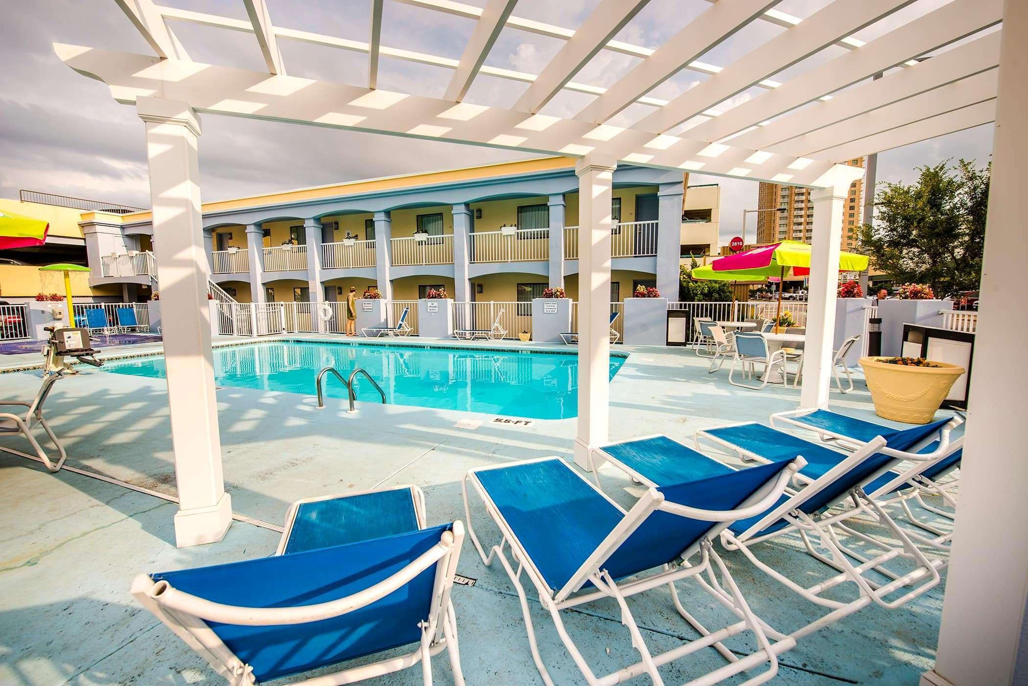 Ramada By Wyndham Virginia Beach Esterno foto